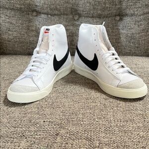 Nike Blazer Mid ‘77 size 10 Women’s